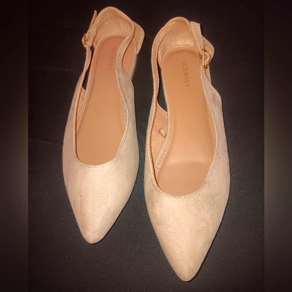 Women's size 8, Old Navy beige flats